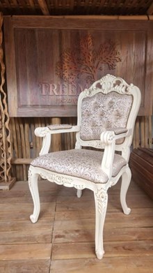 כורסא עץ מלא