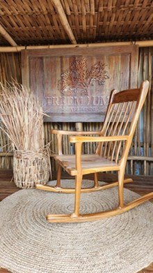 כיסא נדנה ייחודי עץ מלא טיק מבית Treemium - חלומות בעץ מלא