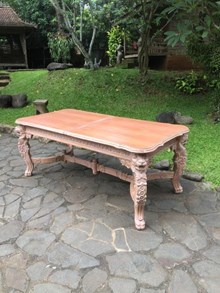 שולחן כפרי בגימור רוסטיק
