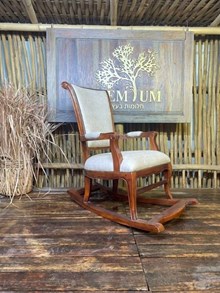 כיסא נדנדה מפואר עץ מלא