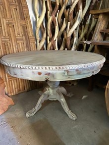 שולחן אוכל עגול עץ מלא מהגוני גימור שמנת וינטג - Treemium - חלומות בעץ מלא