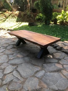 שולחן סלוני גזע פרוס ללא חיבורים בשילובי רגל מתכת - Treemium - חלומות בעץ מלא